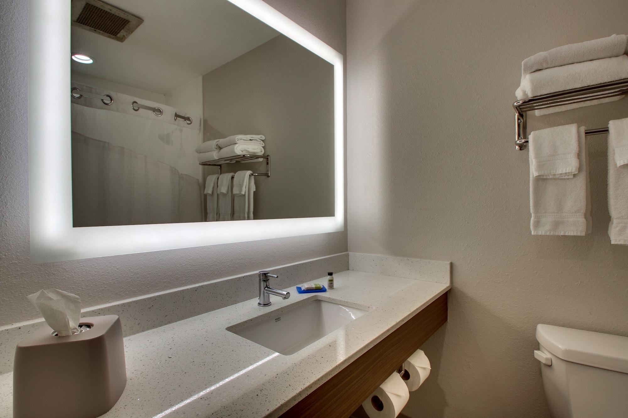 Holiday Inn Express Georgetown By Ihg Exterior photo