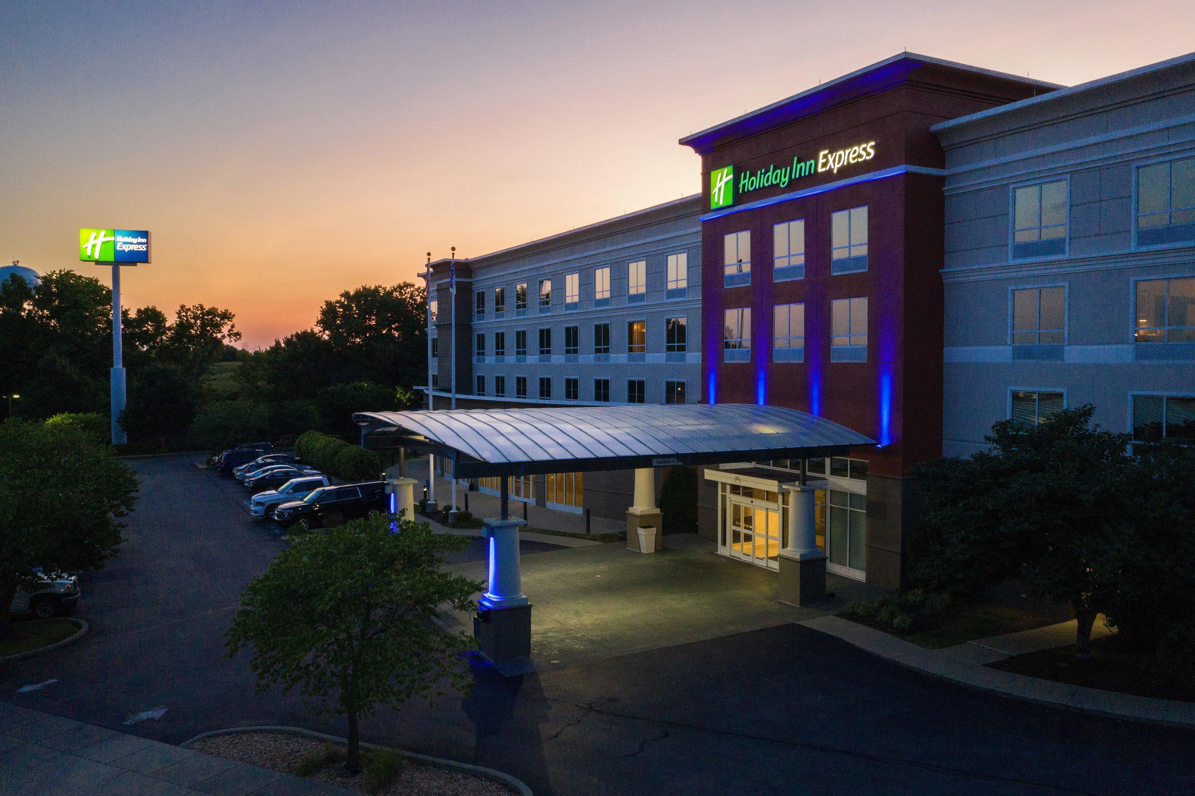 Holiday Inn Express Georgetown By Ihg Exterior photo